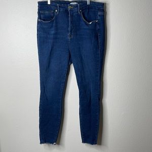 Good American Good Waist Indigo Blue frayed ankle